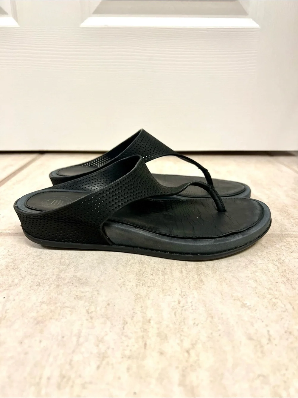 FitFlop 5M Banda perforated leather sandals, breathable cushioned footbed travel